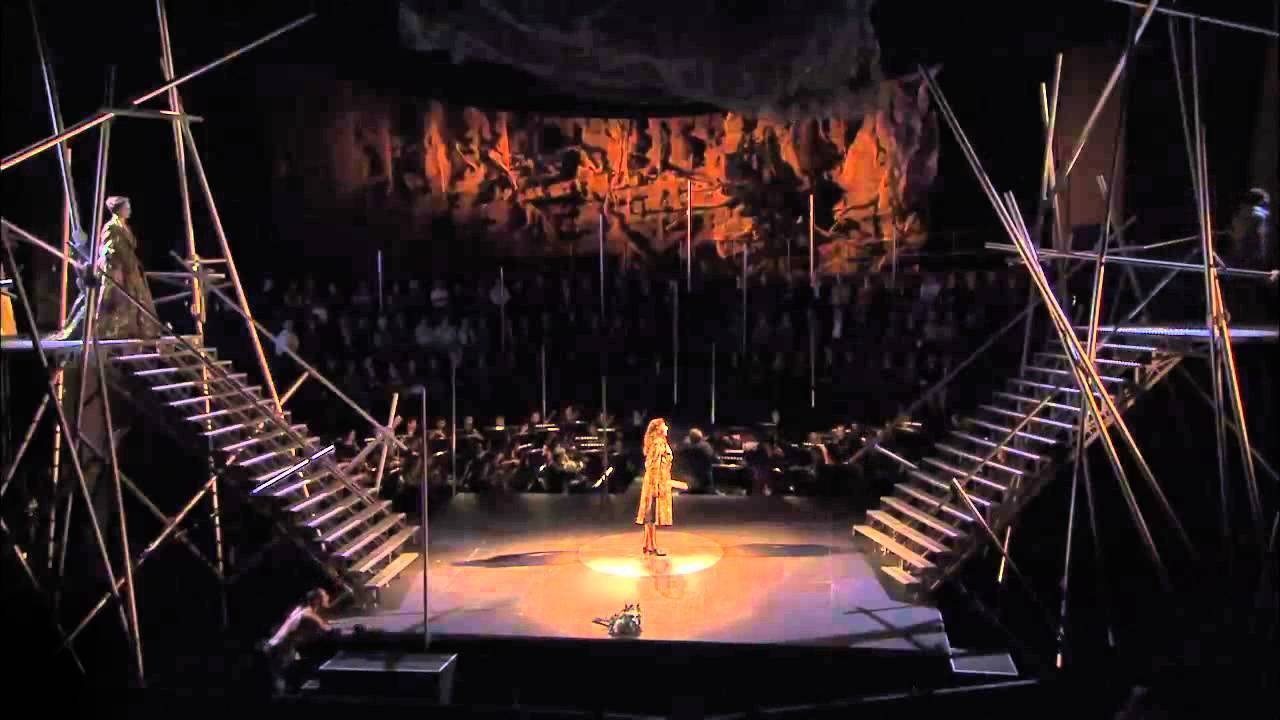 Gluck: Iphigenie en Aulide / Iphigenie en Tauride Background