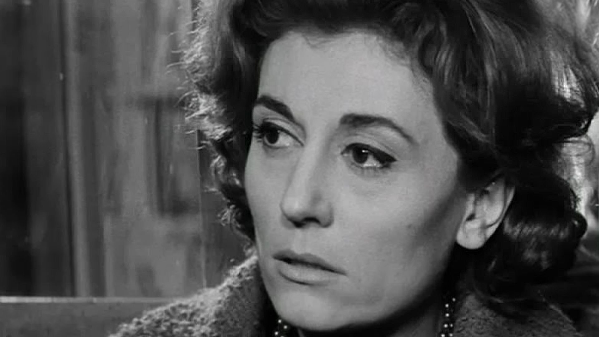 Nunca pasa nada Background