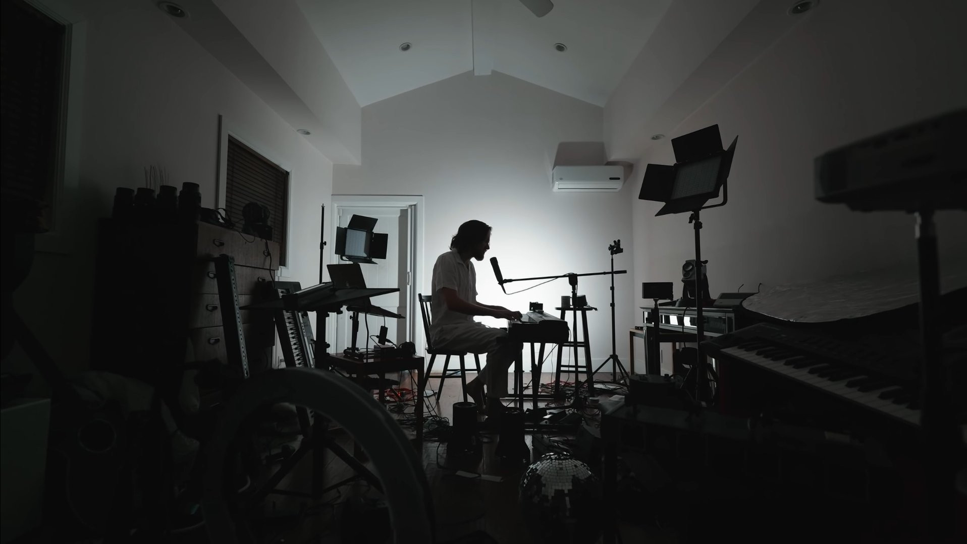 Bo Burnham: The Inside Outtakes Background