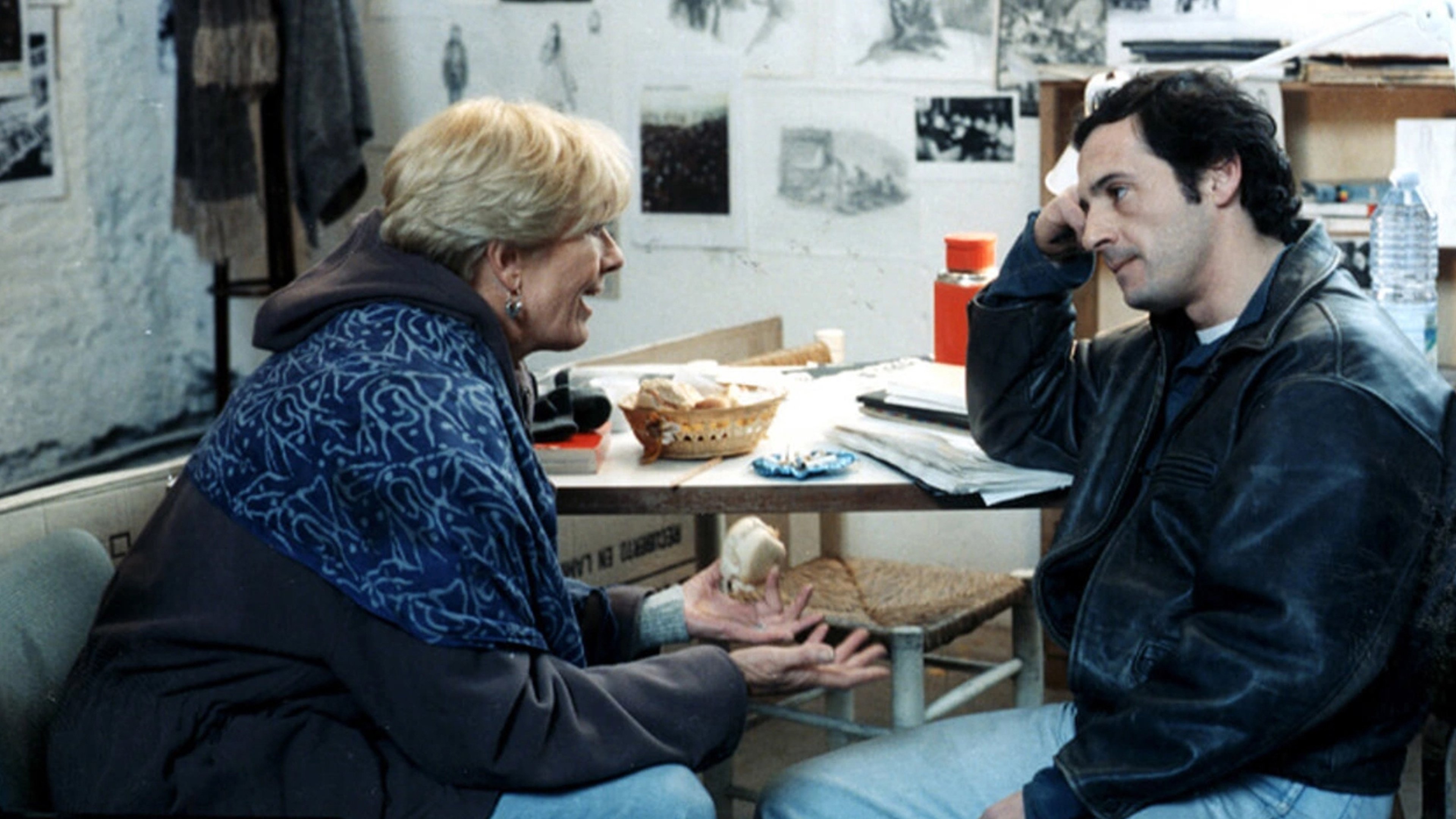 Un muro de silencio Background