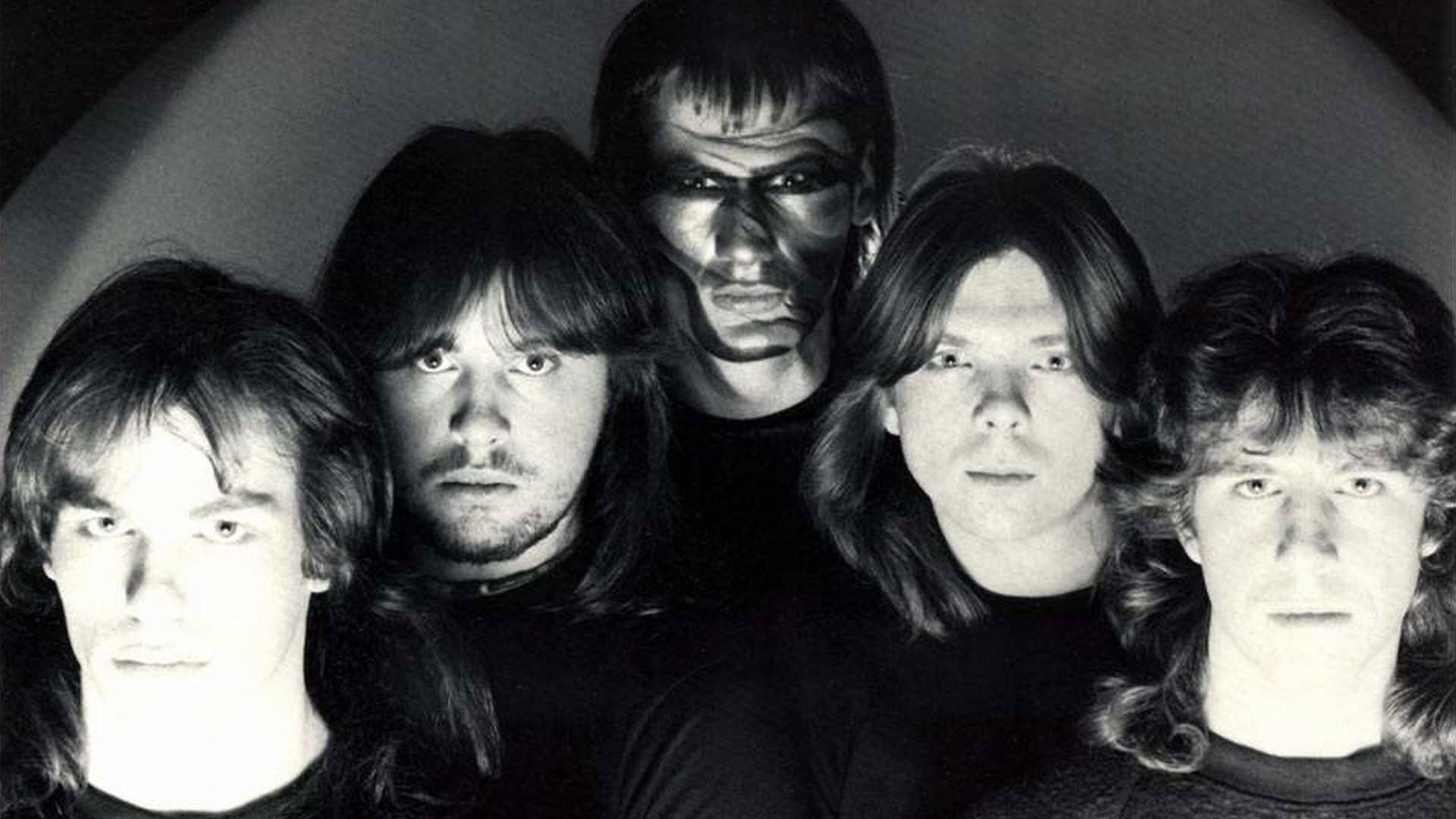 Marillion: Recital of the Script Background