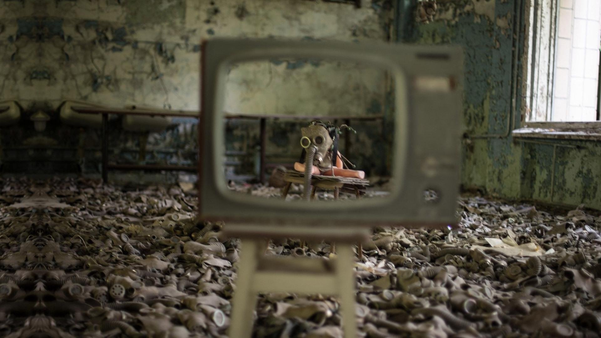 Tchernobyl : Le Mensonge français Background