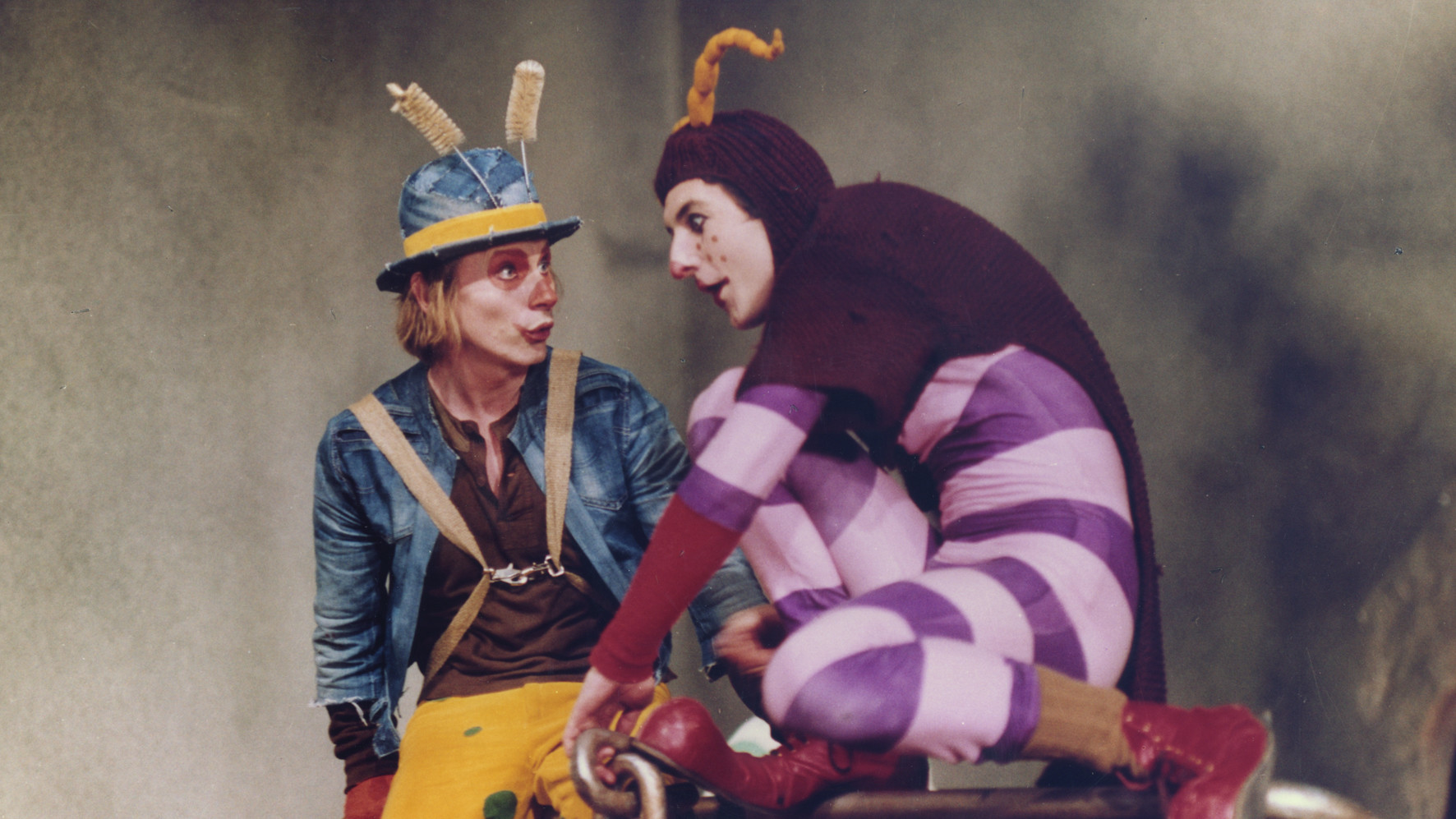 Traja chrobáci Background