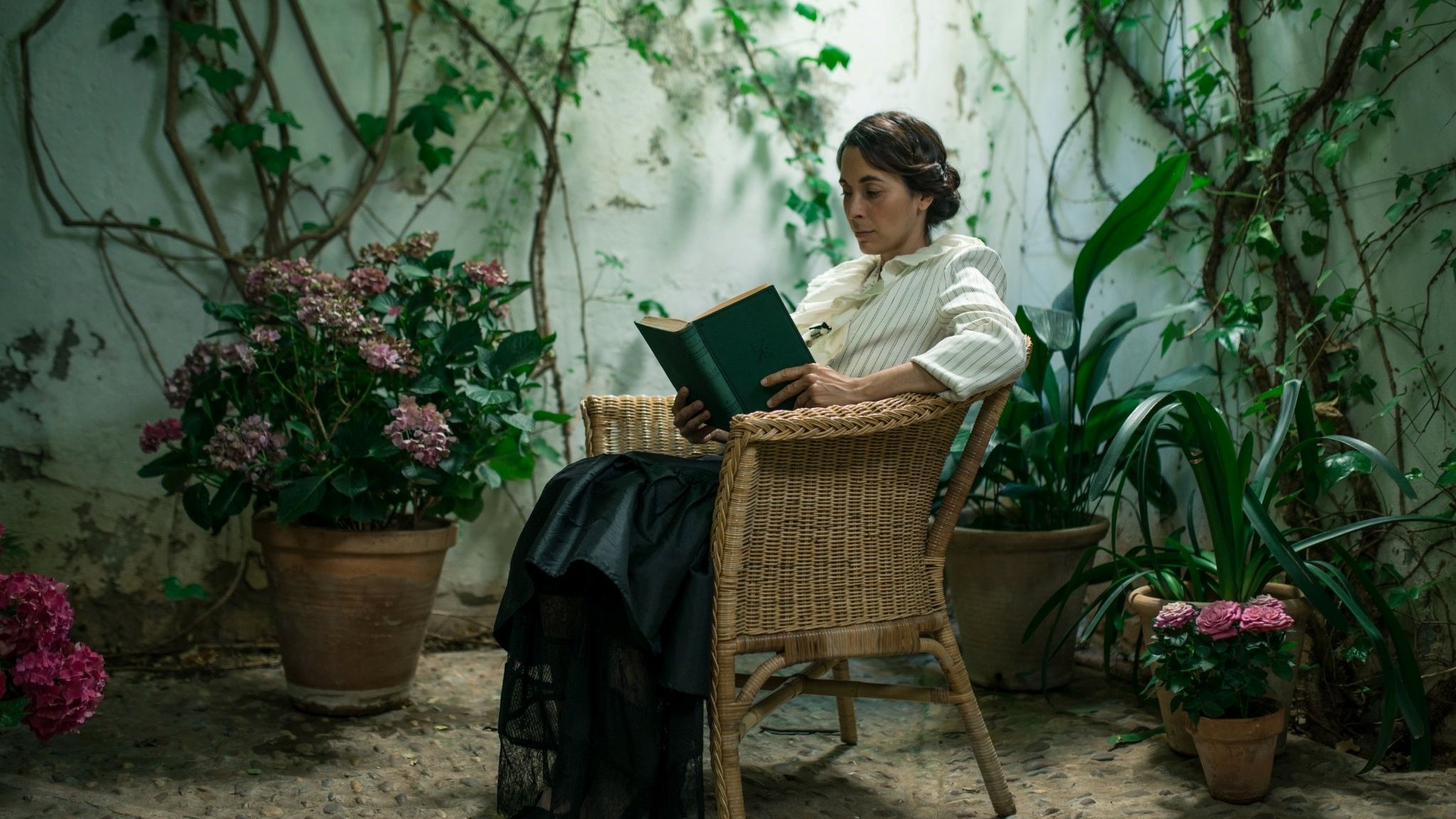 A las mujeres de España. María Lejárraga Background