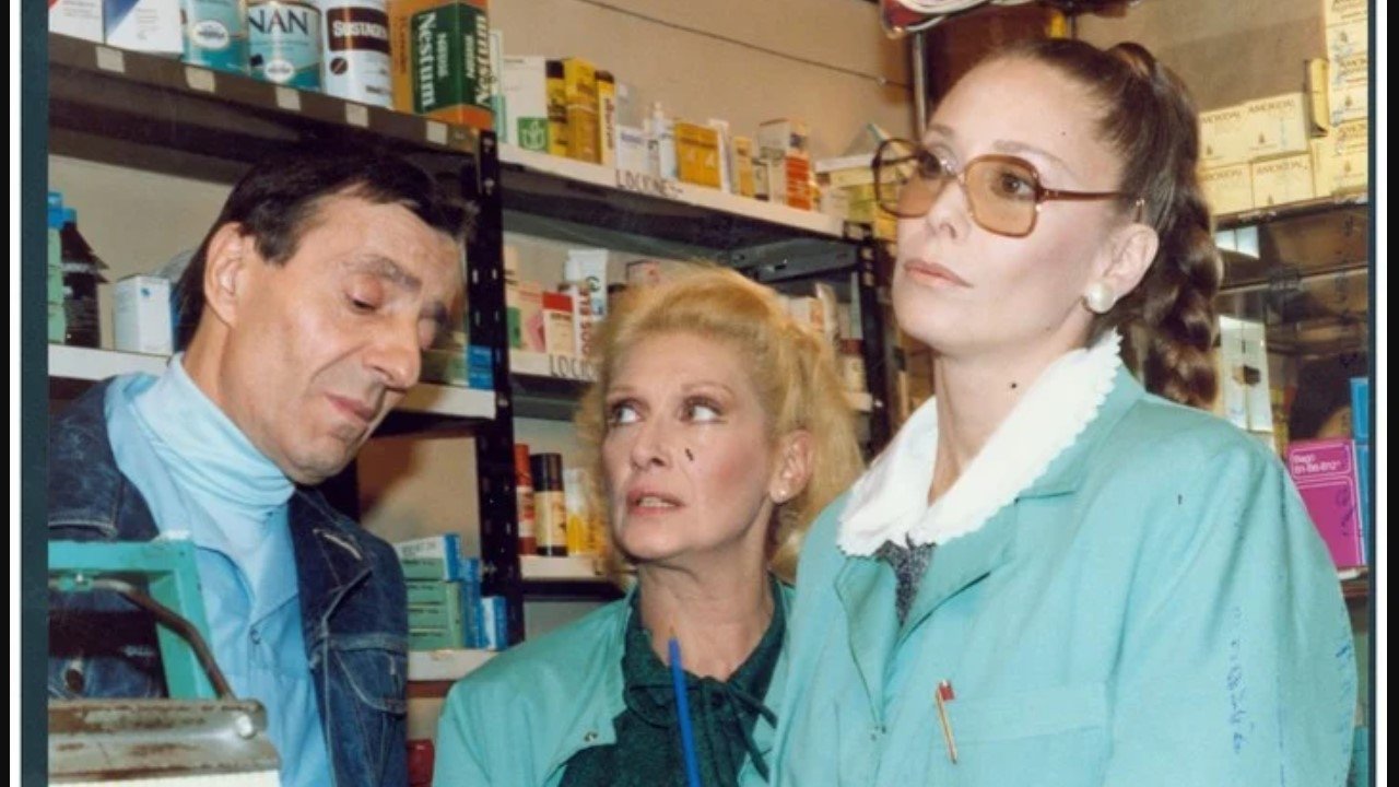 Enfermero de día, camarero de noche Background