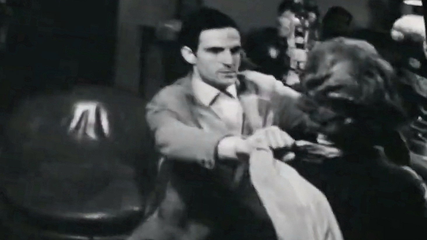 Los 4 Golpes Background