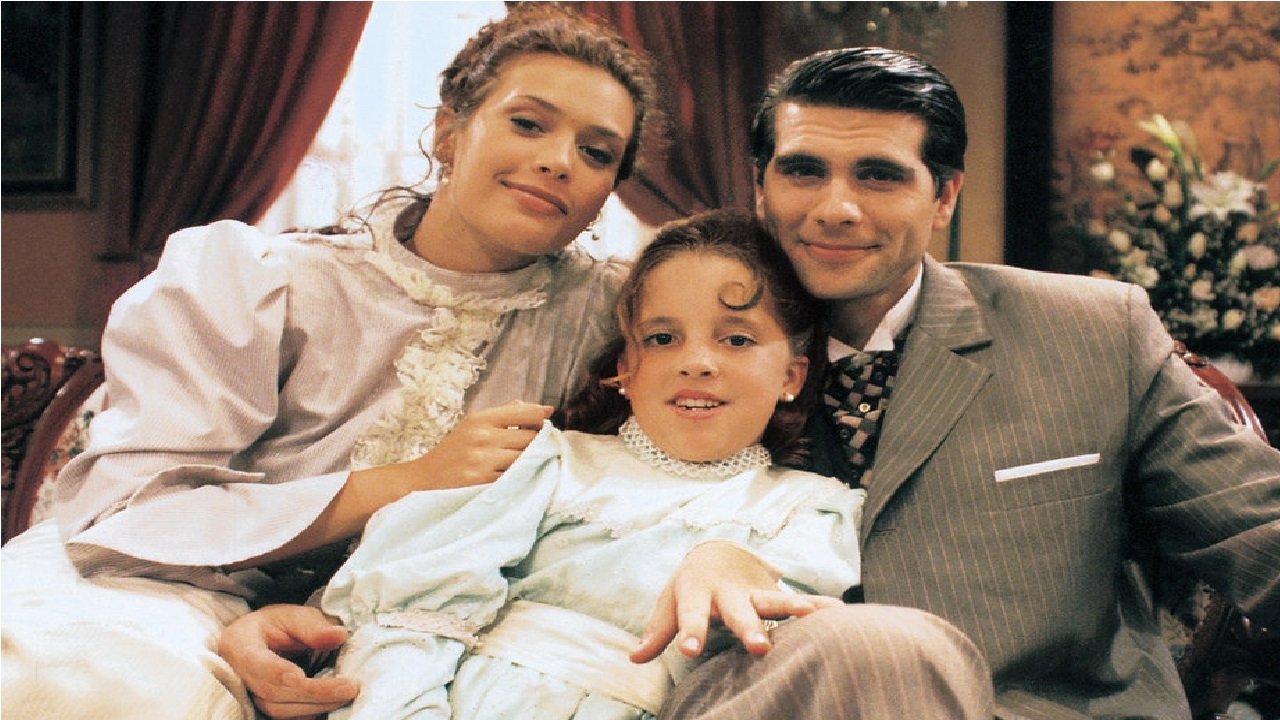 Luz María Background