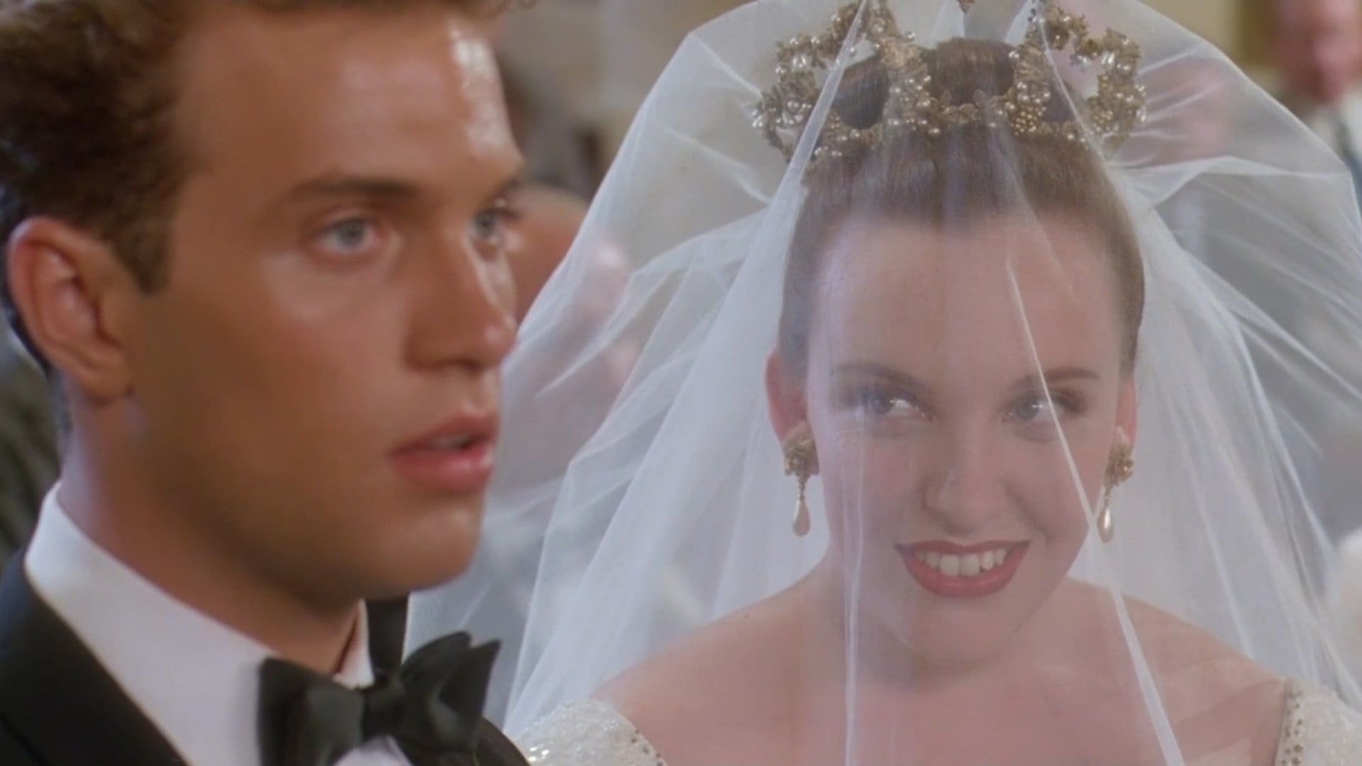 Muriel's Wedding Background