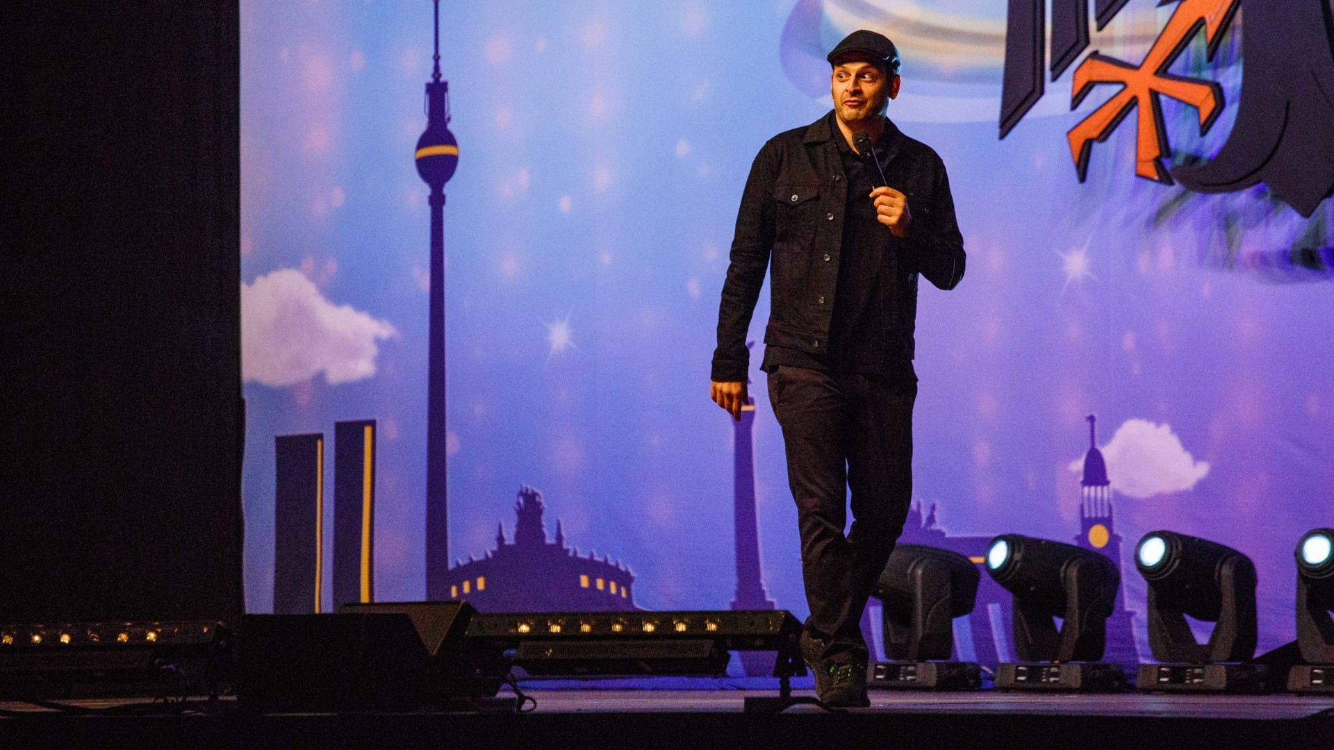 Kaya Yanar - Planet Deutschland Background