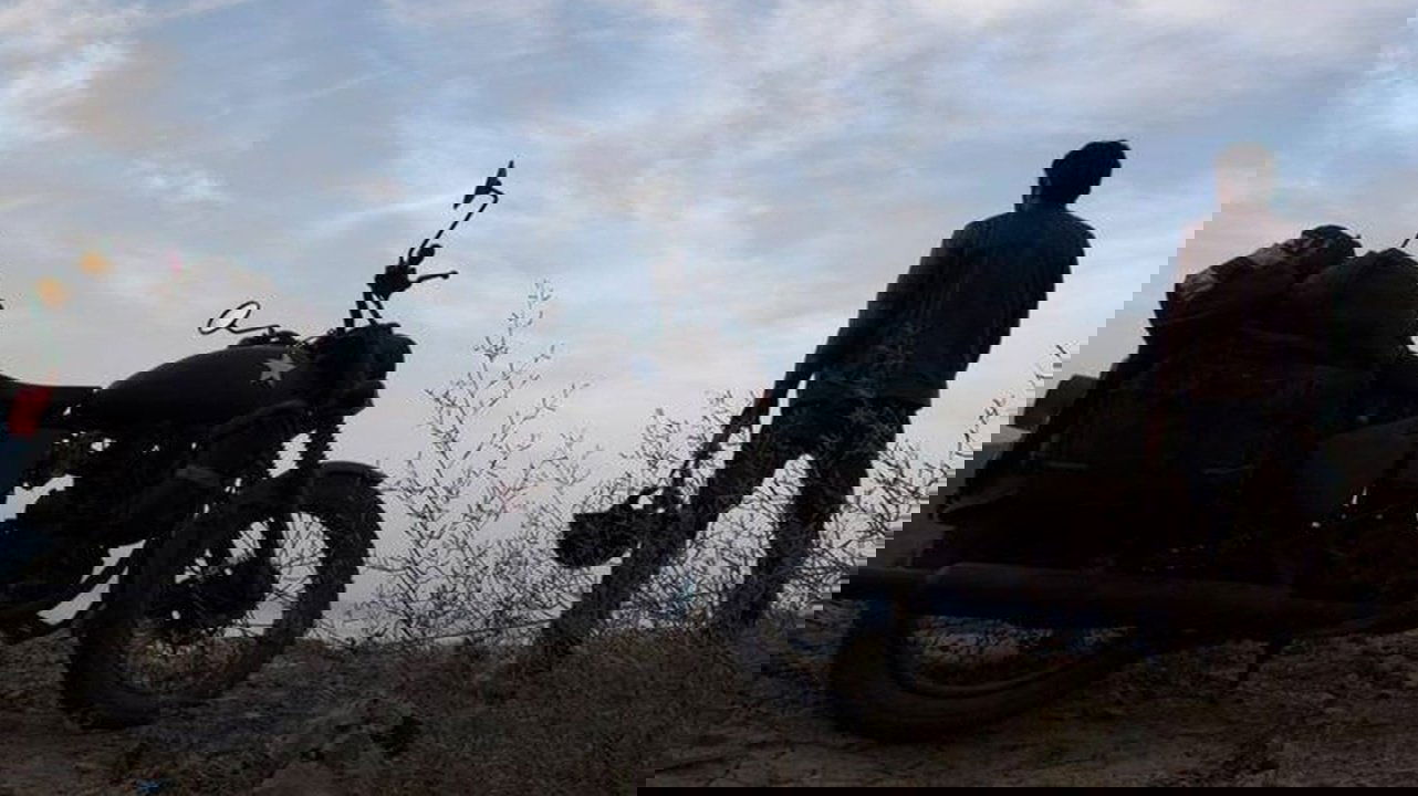 Neelakasham Pachakadal Chuvanna Bhoomi Background