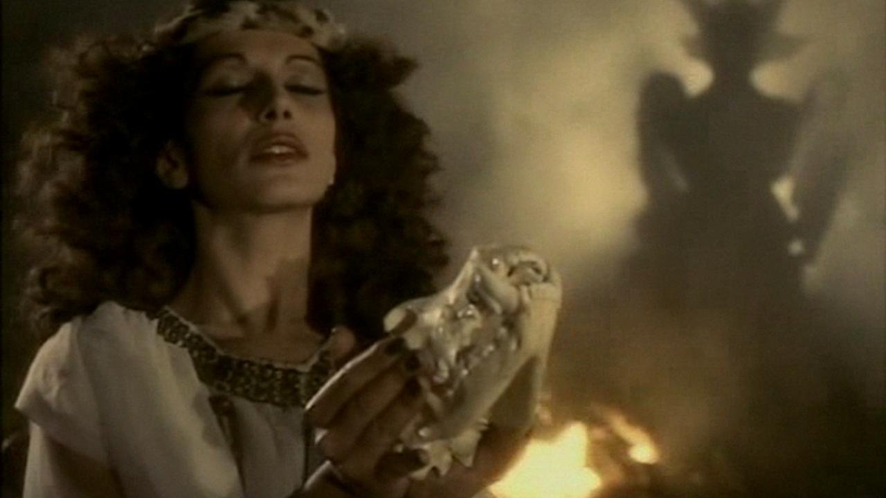 La bestia y la espada mágica Background