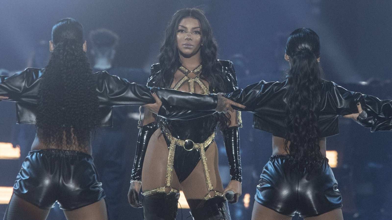 LUDMILLA: Hello Mundo Background