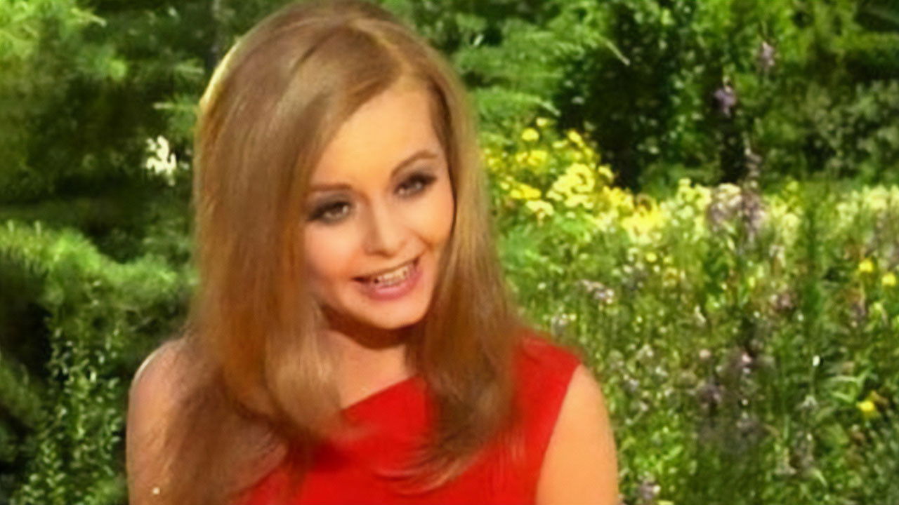 Cristina Guzmán Background