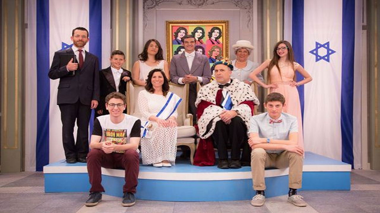 Mishpaha Sholetet Background