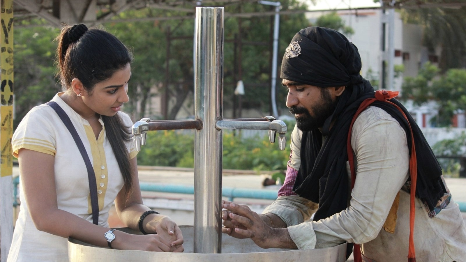 Pichaikkaran Background