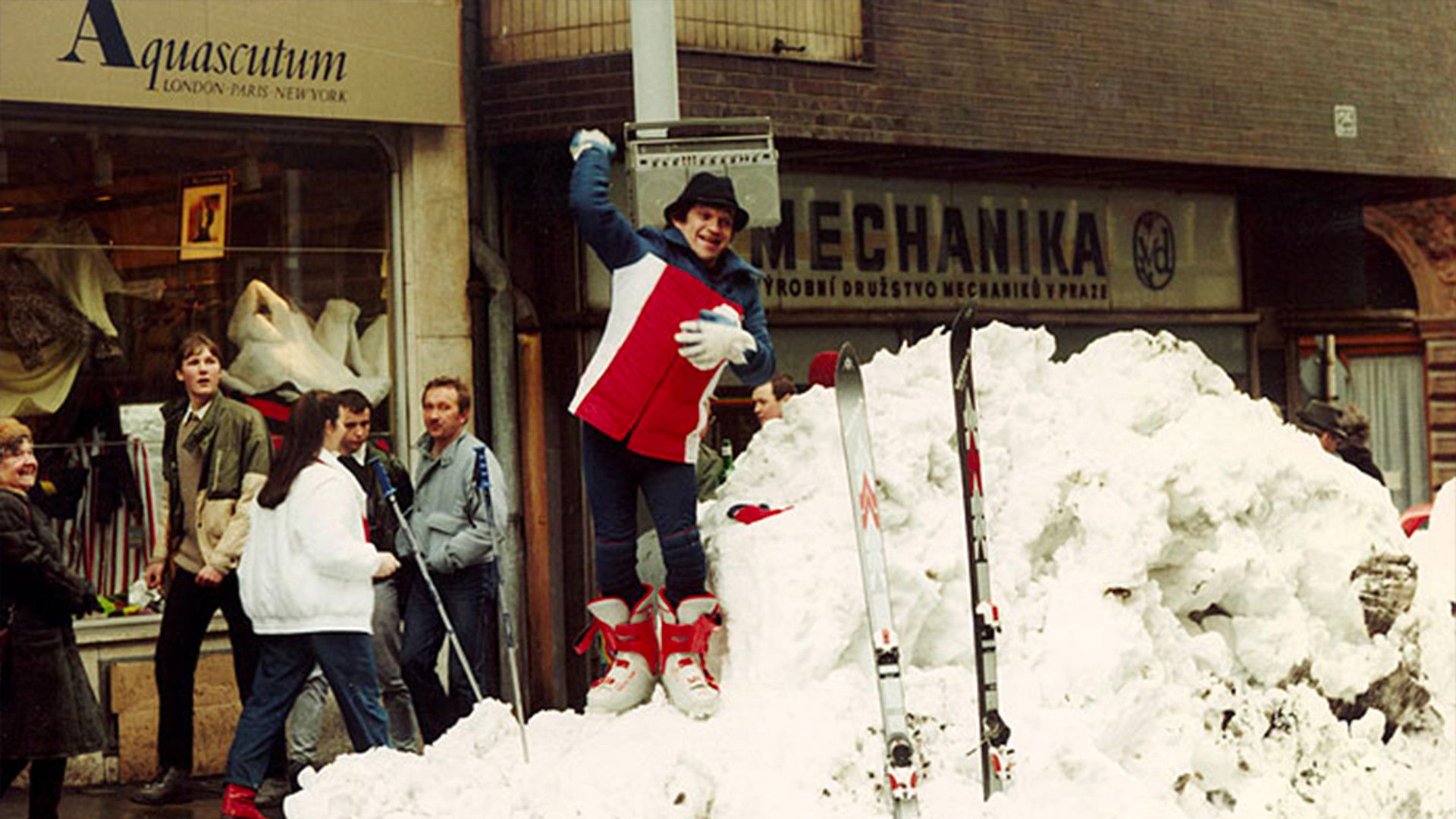 Currency and Peace Background