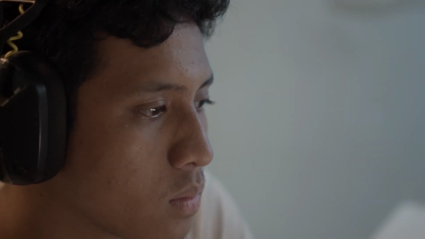 Main Hakim Sendiri Background